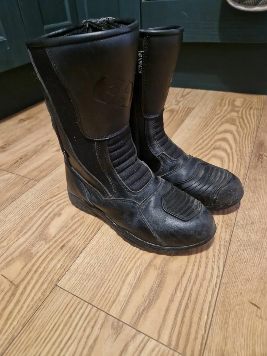 Ladies Motorcycle Gear - Image 3