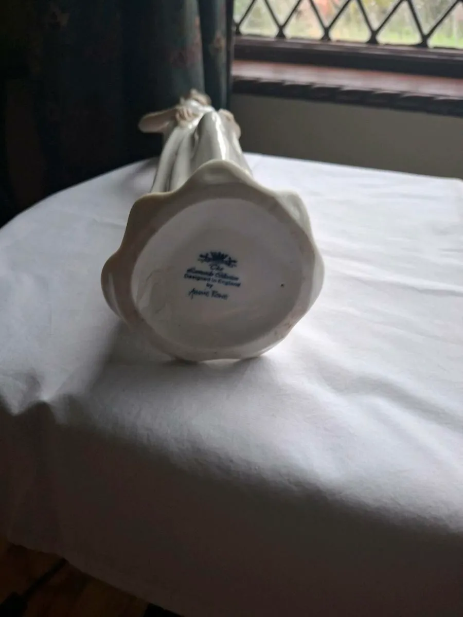 A figurane - Image 3