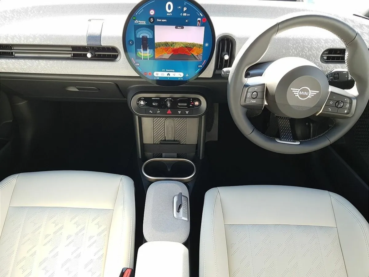 Mini Cooper Exclusive Level 1 - Image 4