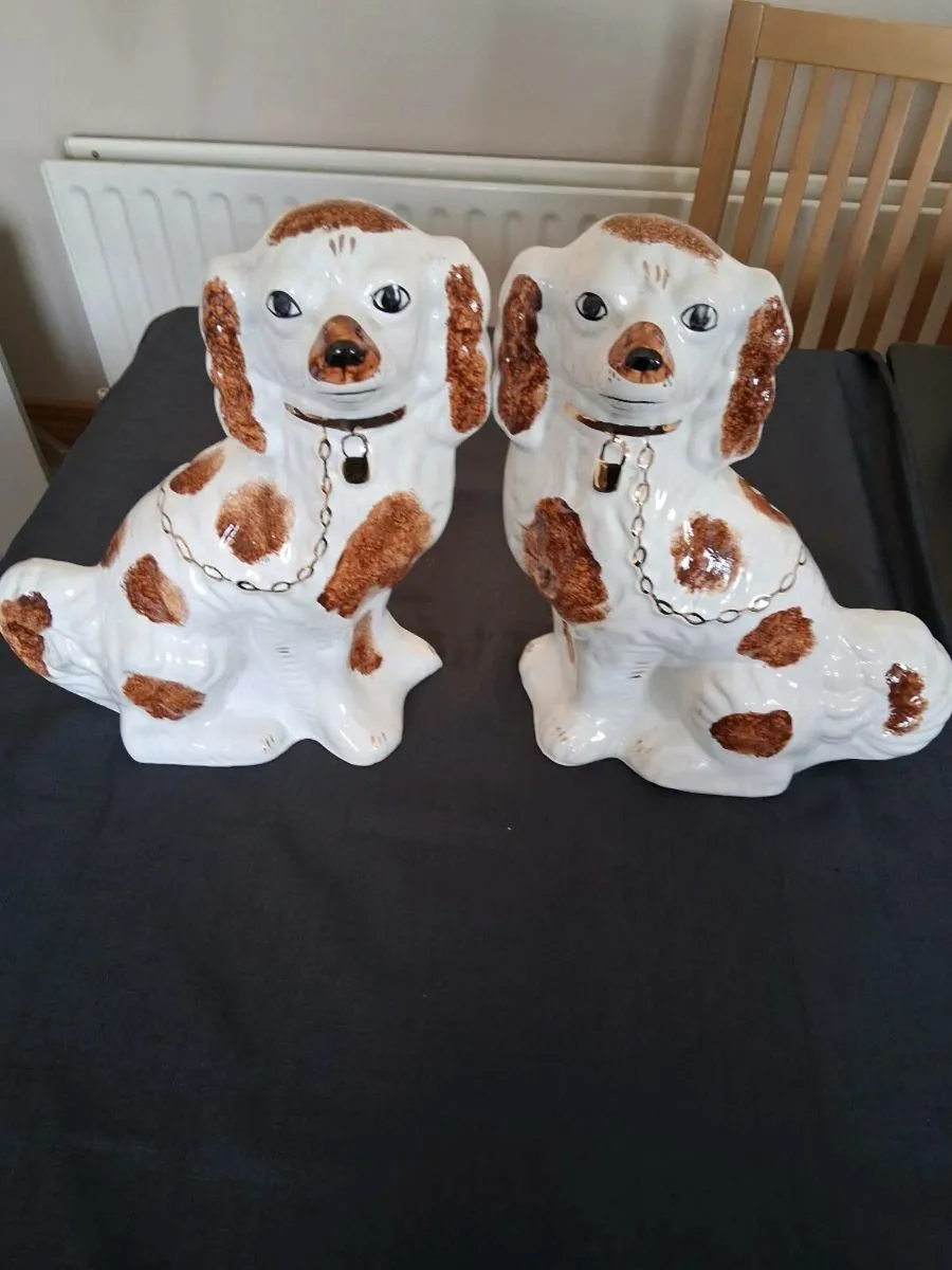 Pair Of Arthur Wood Old Spaniel Dogs - Image 1