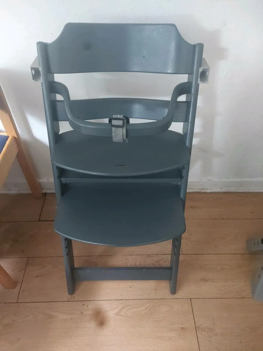 Wooden highchair with cover - Image 4