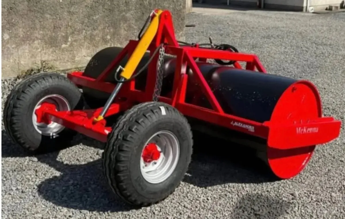 MCKENNA ROAD TOW HYDRAULIC LAND ROLLER 9FT - Image 4