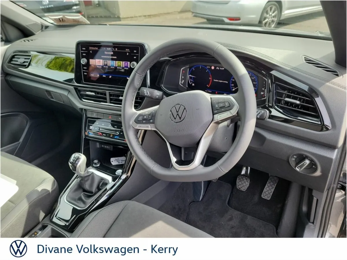 Volkswagen T-Roc STYLE PLUS 2.0TDI 116BHP SUNROOF - Image 3