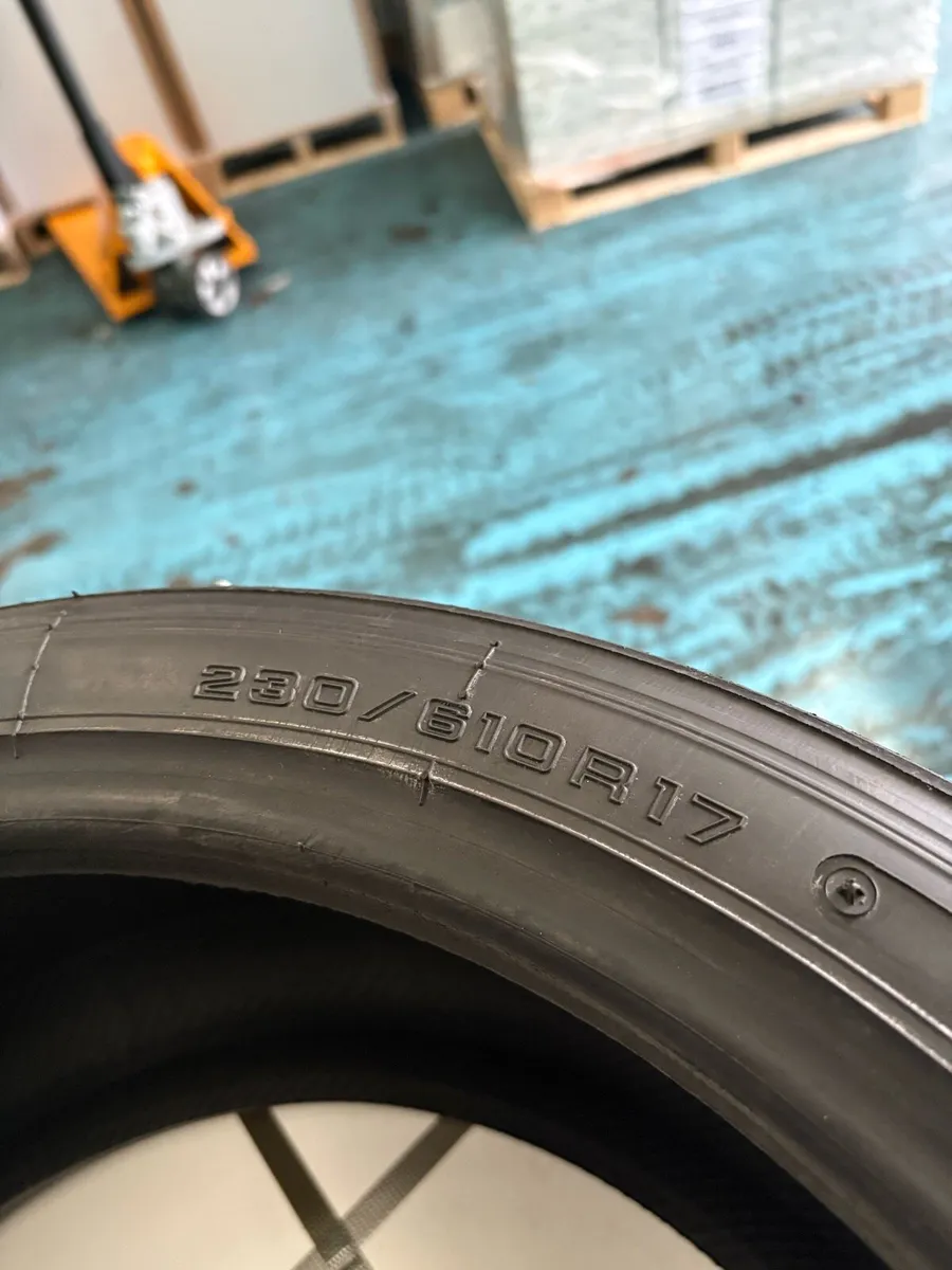17inch Slick and wet tyres - Image 1