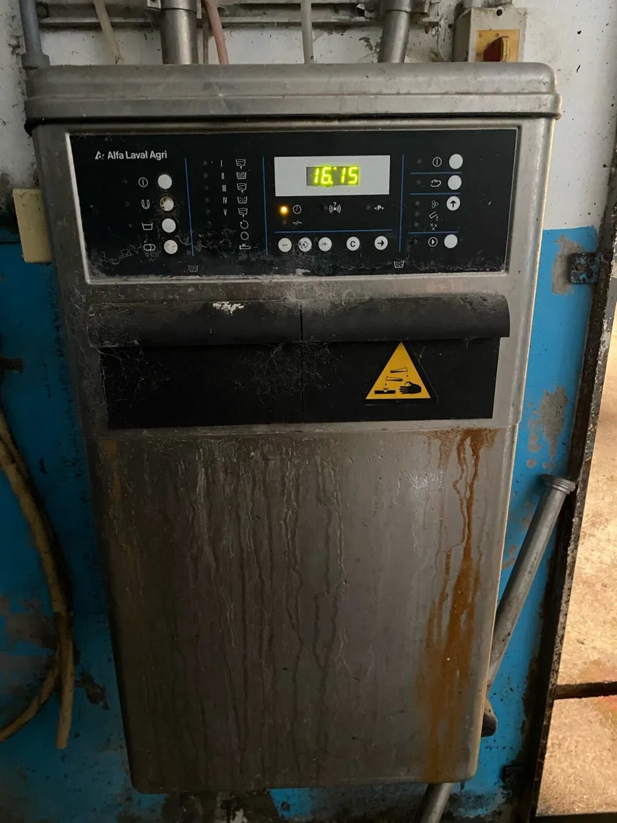 12 unit de laval milking parlour - Image 4