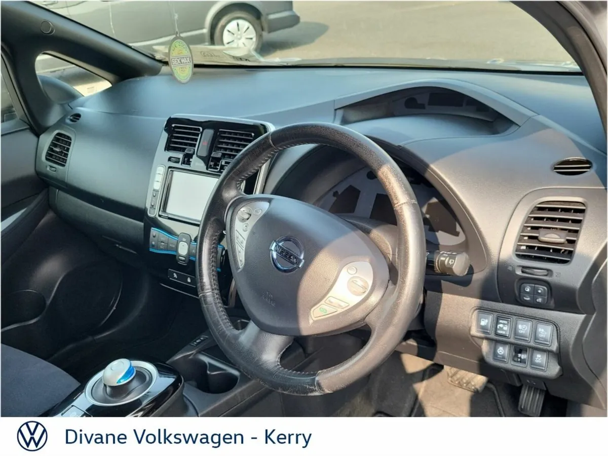 Nissan Leaf EV SV 30KWH BATTERY 6 Kilow Charg + 10 - Image 4