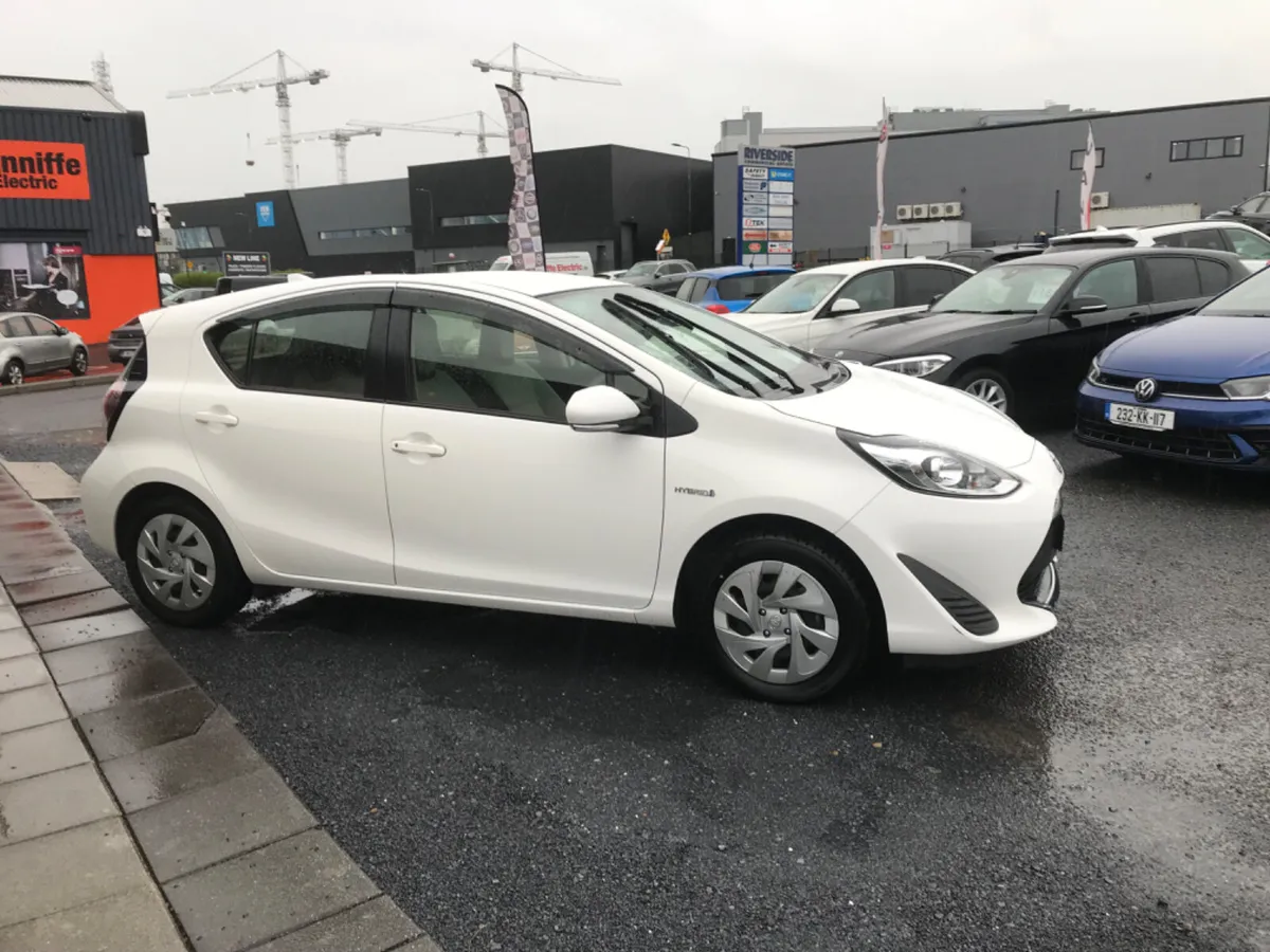 2020  TOYOTA AQUA AUTO - Image 4