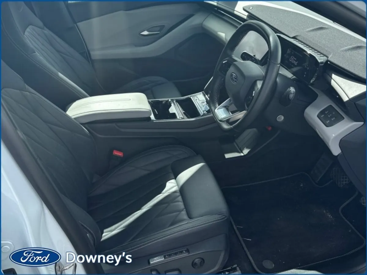 Ford Explorer Premium EV. - Image 3