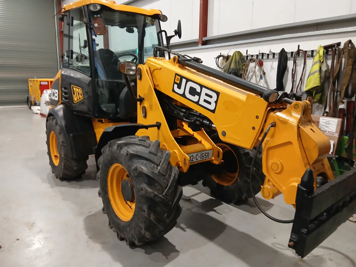 JCB 220 - Image 3