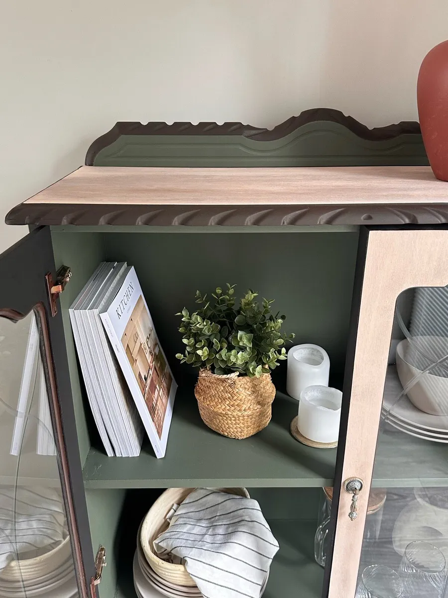 Glass Vitrine - Image 4