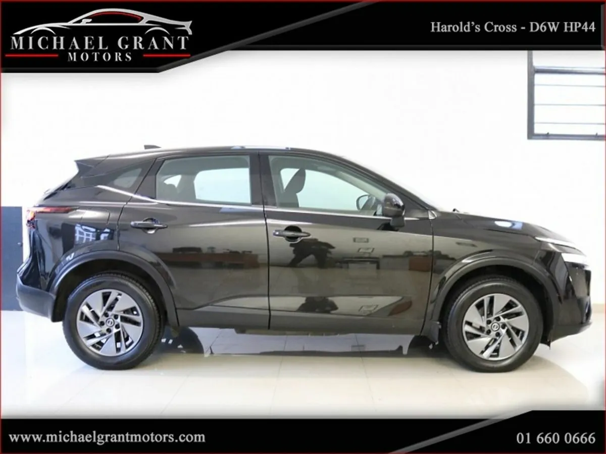 Nissan Qashqai SV 1.3 PETROL MILD HYBRID / HIGH SP - Image 4