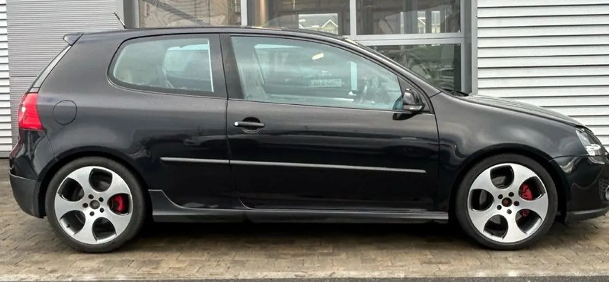 2006 Volkswagen Golf - Image 2