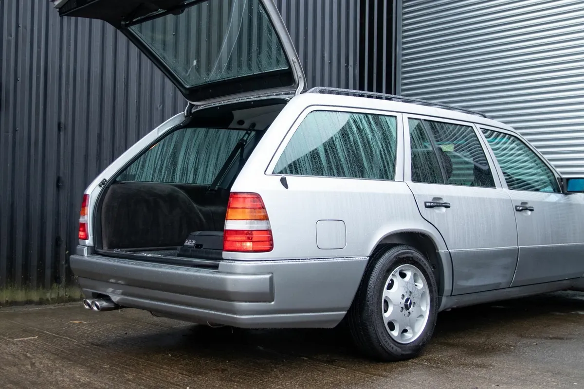 1995 MERCEDES W124 320E Estate Auto - Image 4