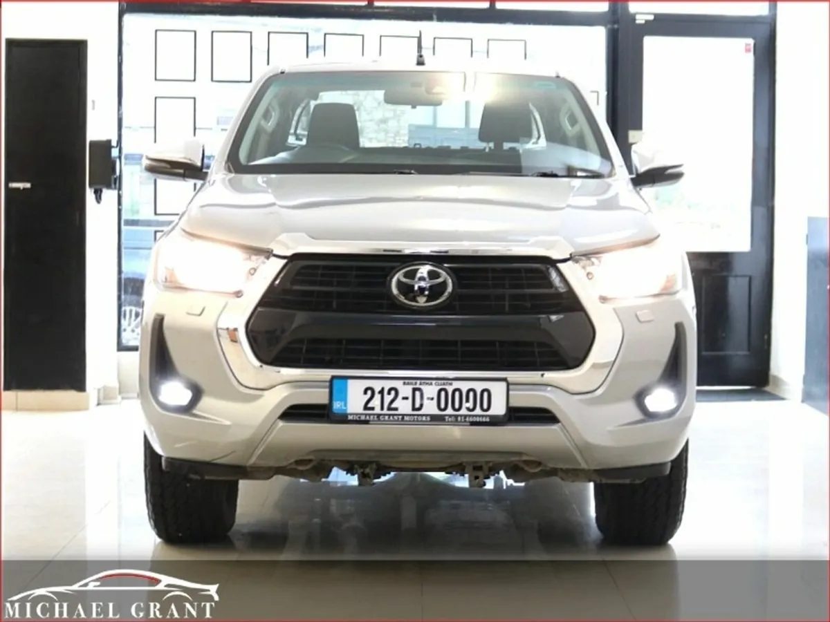Toyota Hilux Icon DCAB 4WD 4DR CREW CAB PICK UP TR - Image 2