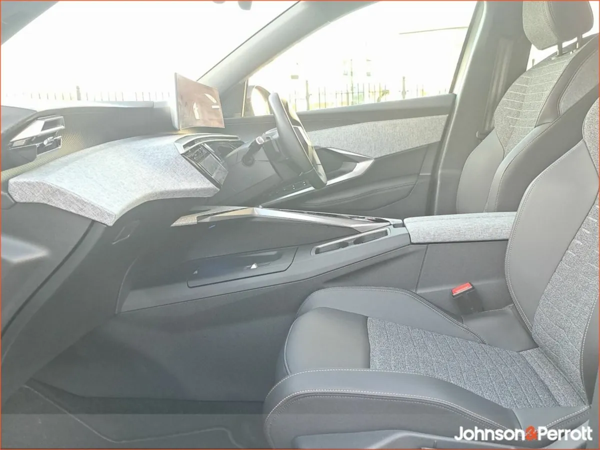 Peugeot 3008 1.2 MHEV 145bhp eDCS6 Allure - Image 4