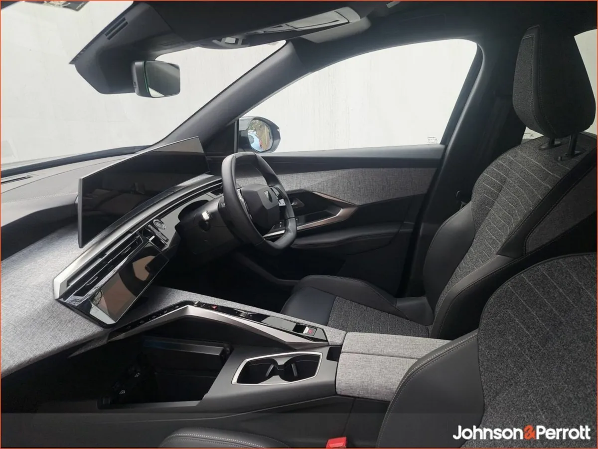 Peugeot 5008 1.2 Hybrid 136bhp E-DCS6 Allure - Image 4