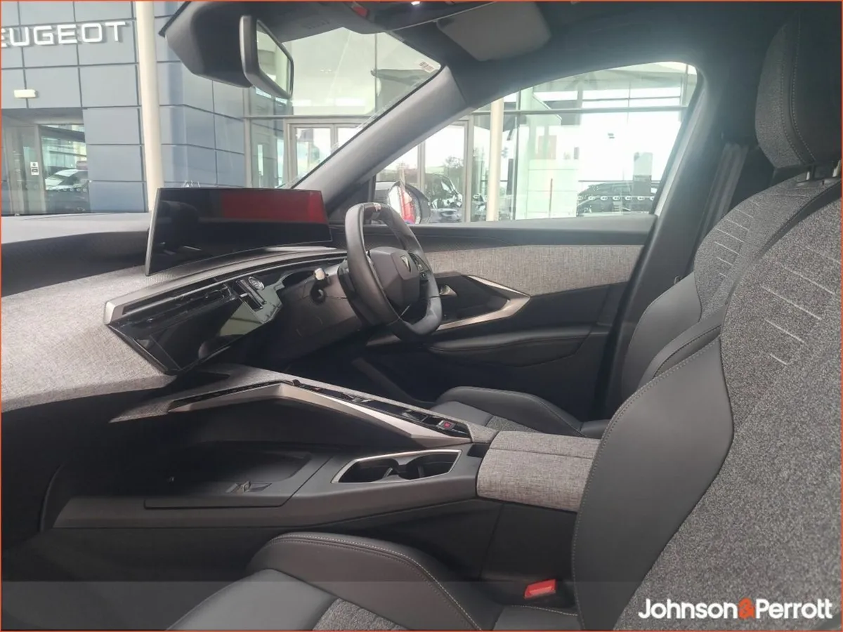 Peugeot 5008 1.2 Hybrid 136bhp E-DCS6 Allure - Image 4