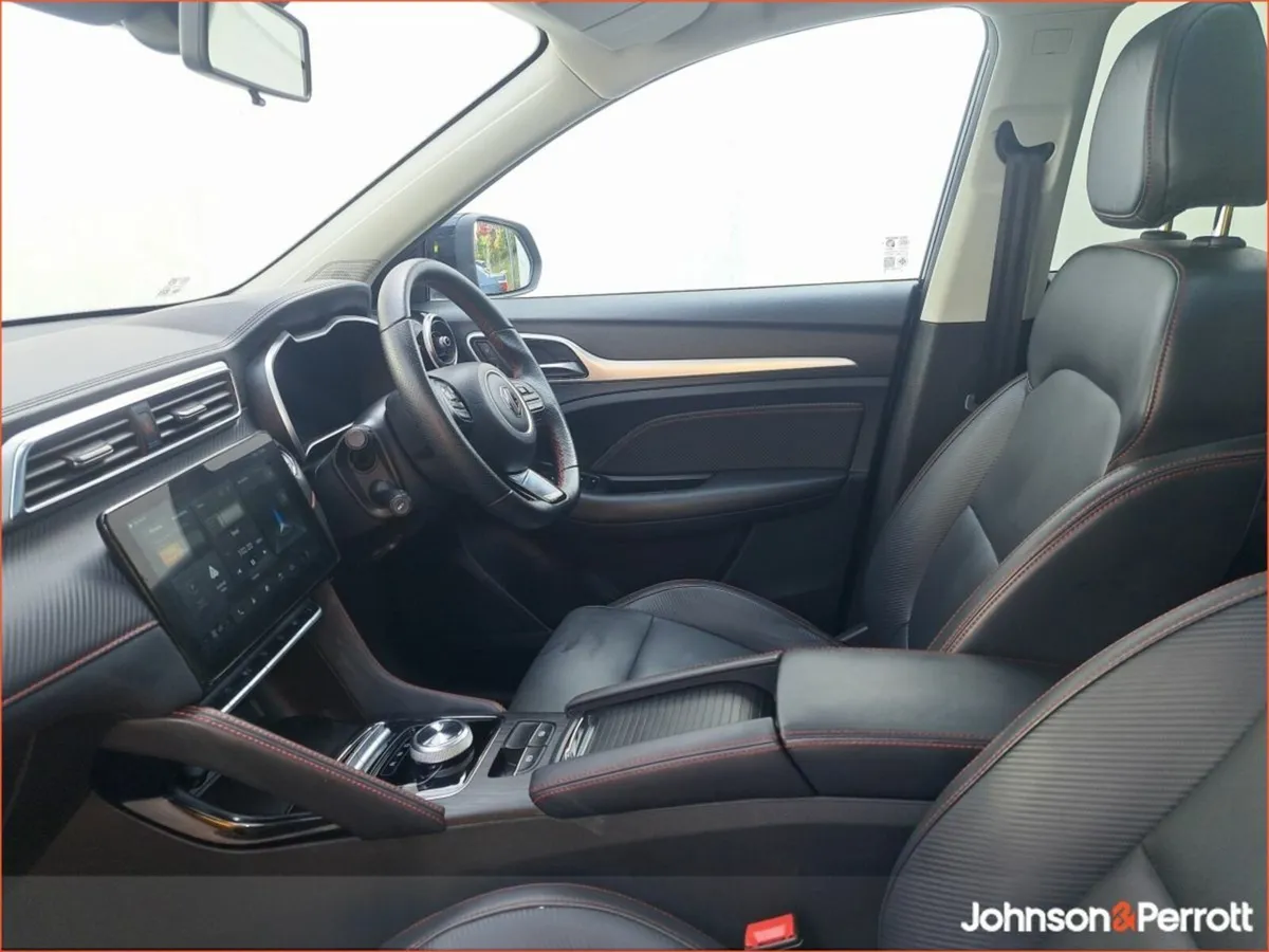 MG ZS EXCLUSIVE TOP SPEC SUNROOF - Image 4