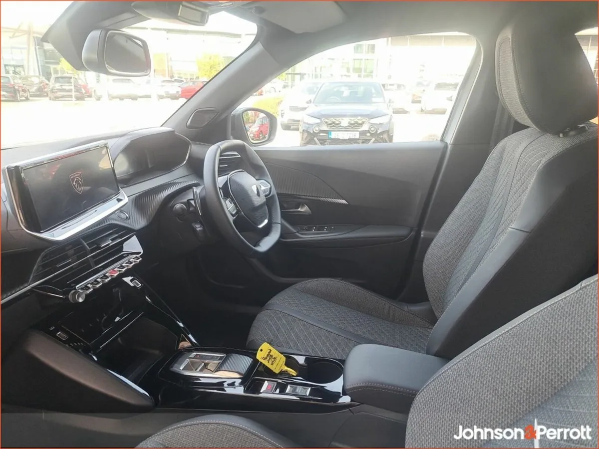 Peugeot 2008 HYBRID 145BHP e-DCS6 Allure - Image 4