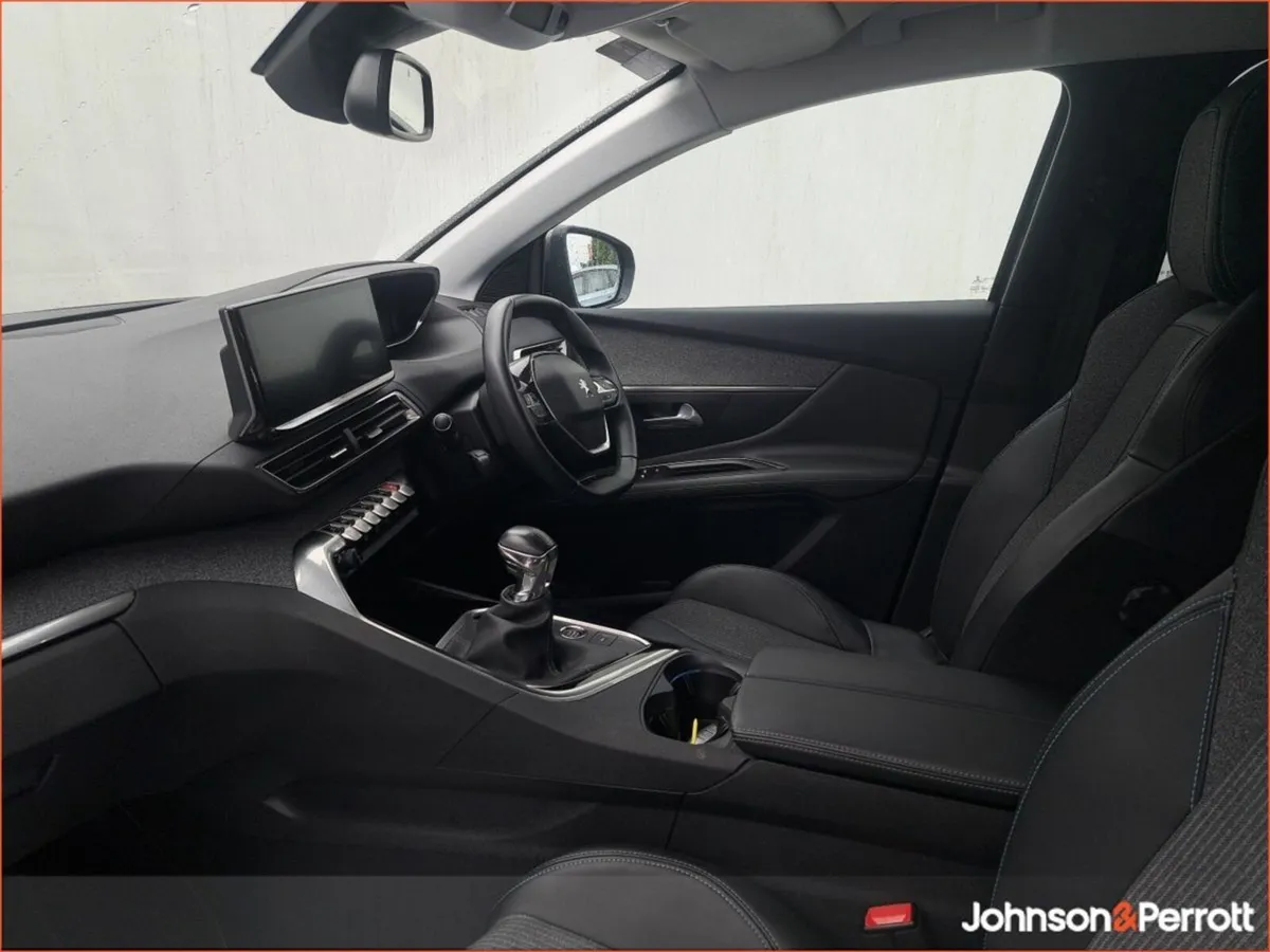 Peugeot 3008 1.2 PureTech 130bhp Allure - Image 4
