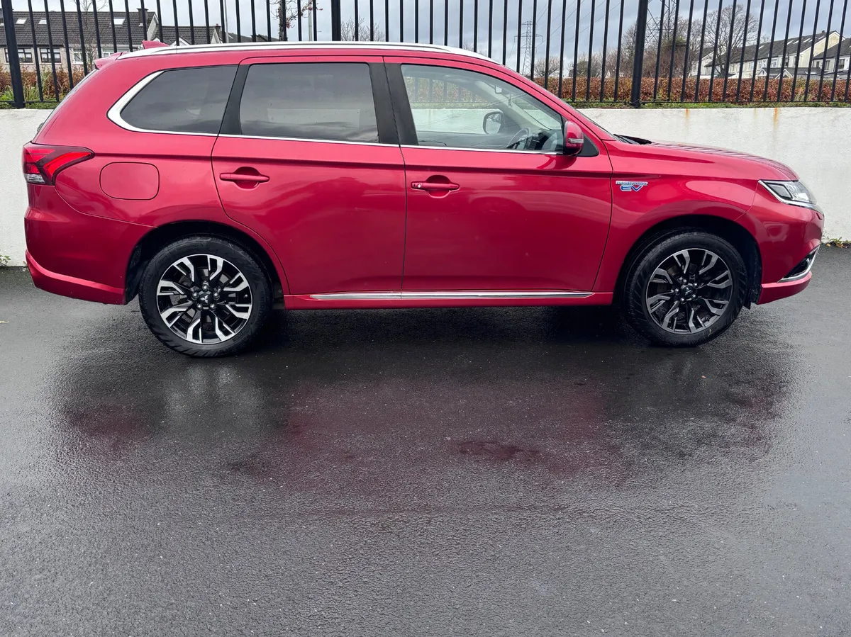 Mitsubishi Outlander 2.0  PHEV 200BHP  / HIGH SPEC - Image 3