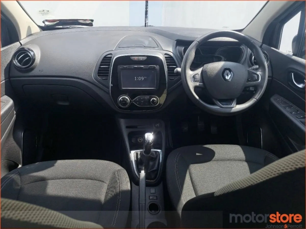 Renault Captur TCe 90 ICONIC    As New - Image 4