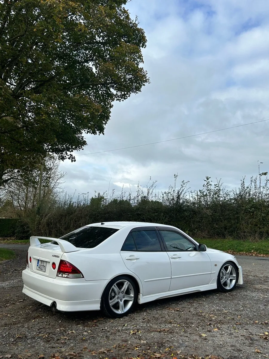 Toyota Altezza - Image 4