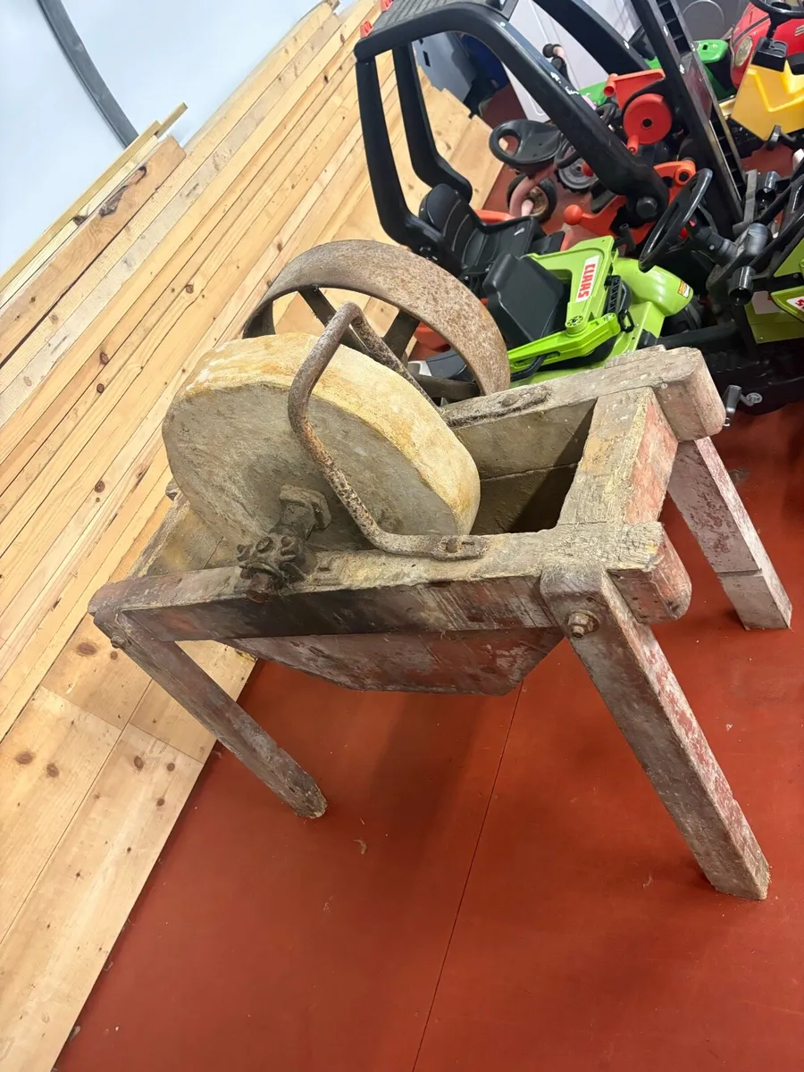 1840s 19th century stone wheel with stand & pulley - Image 2