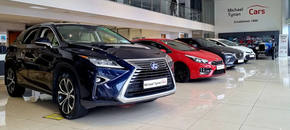 2024 Toyota Prius Hybrid, Auto, CarPlay, Camera - Image 2