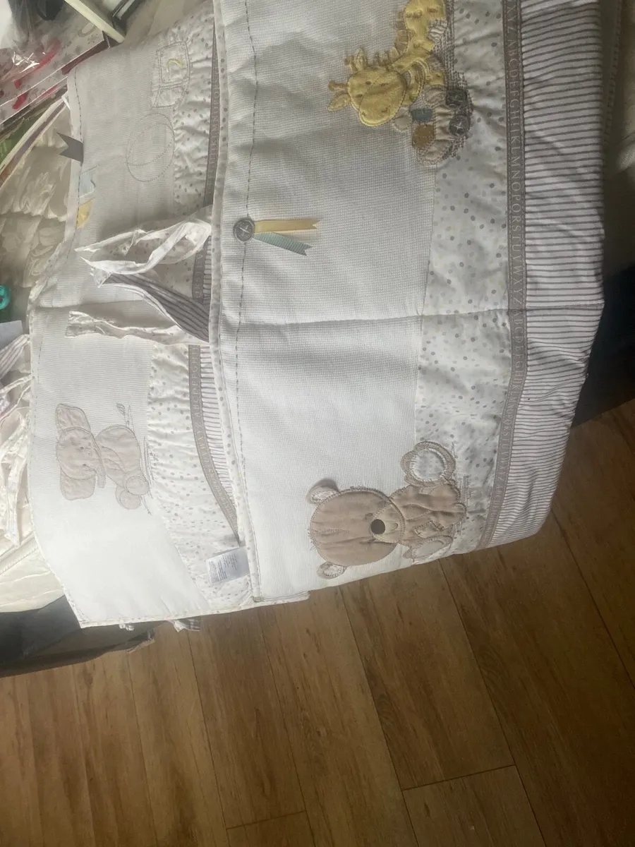 Cot bumper - Image 1