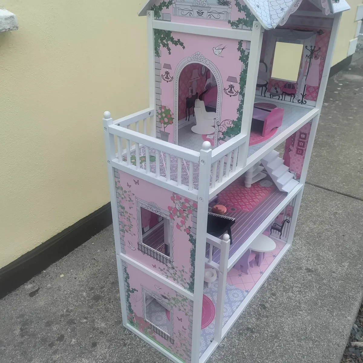 Dolls house - Image 2