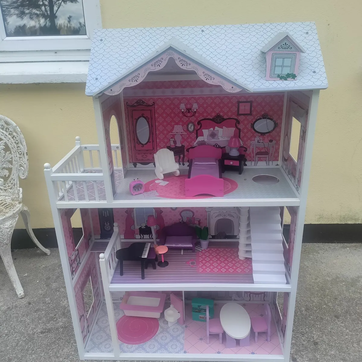 Dolls house - Image 1