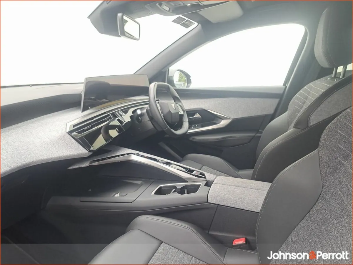 Peugeot 5008 1.2 Hybrid 136bhp Allure - Image 3