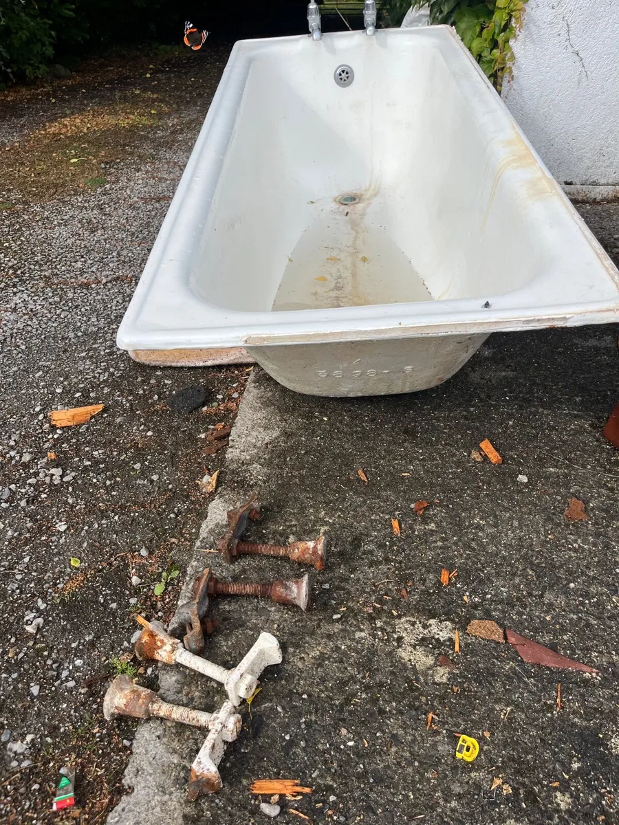 Original cast iron bath - Image 2