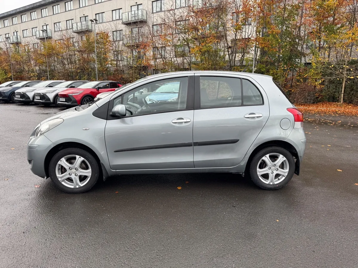 2010 Toyota Yaris - Image 3