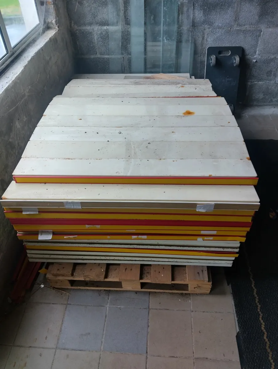 Retro shop fittings. - Image 4