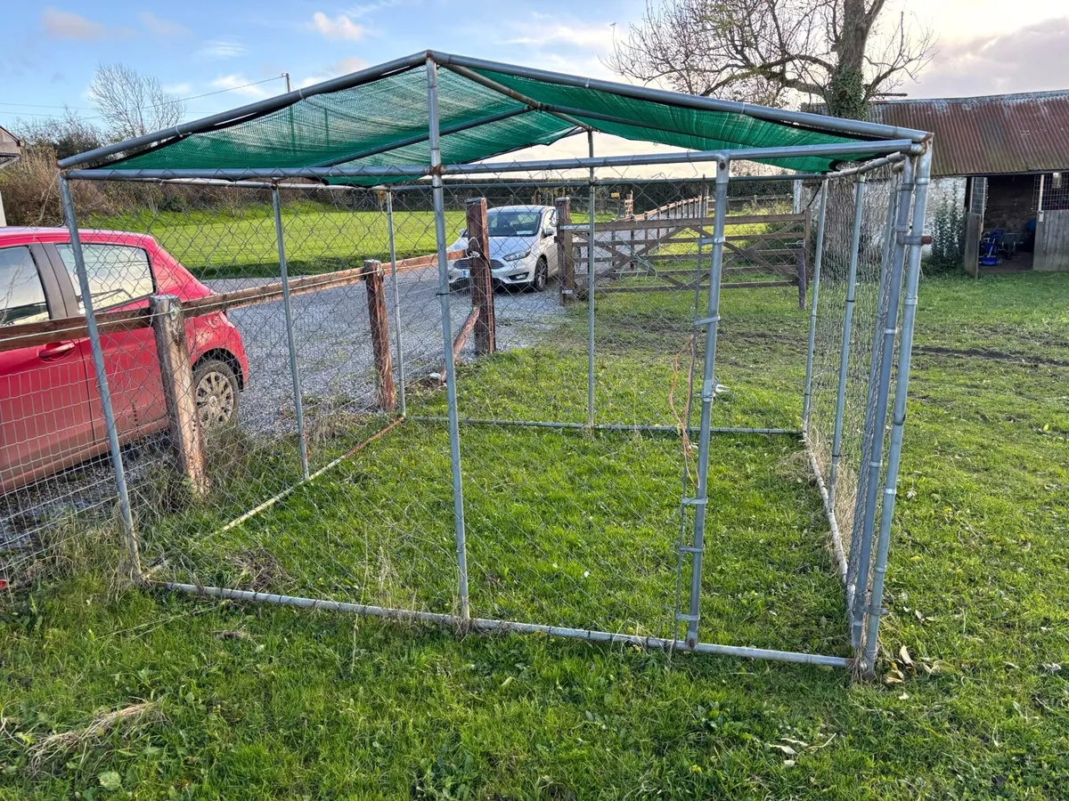 Dog pen - Image 1