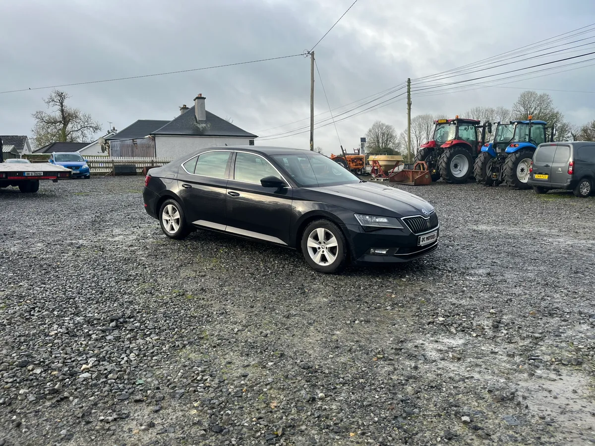 2017 Skoda Superb *AUTOMATIC * Diesel - Image 4