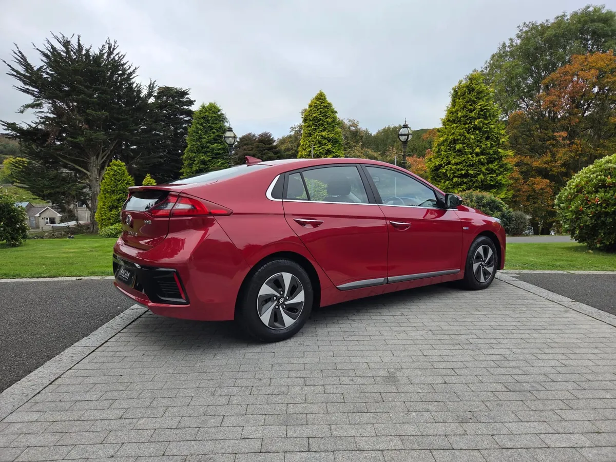 2019 Hyundai Ioniq 1.6 GDi Hybrid Premium 5dr Auto - Image 4