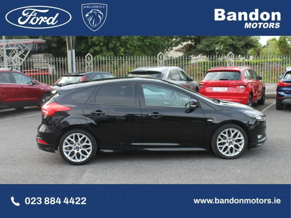 Ford Focus Focus St-Line  ST-Line Navigation  T Ec - Image 4