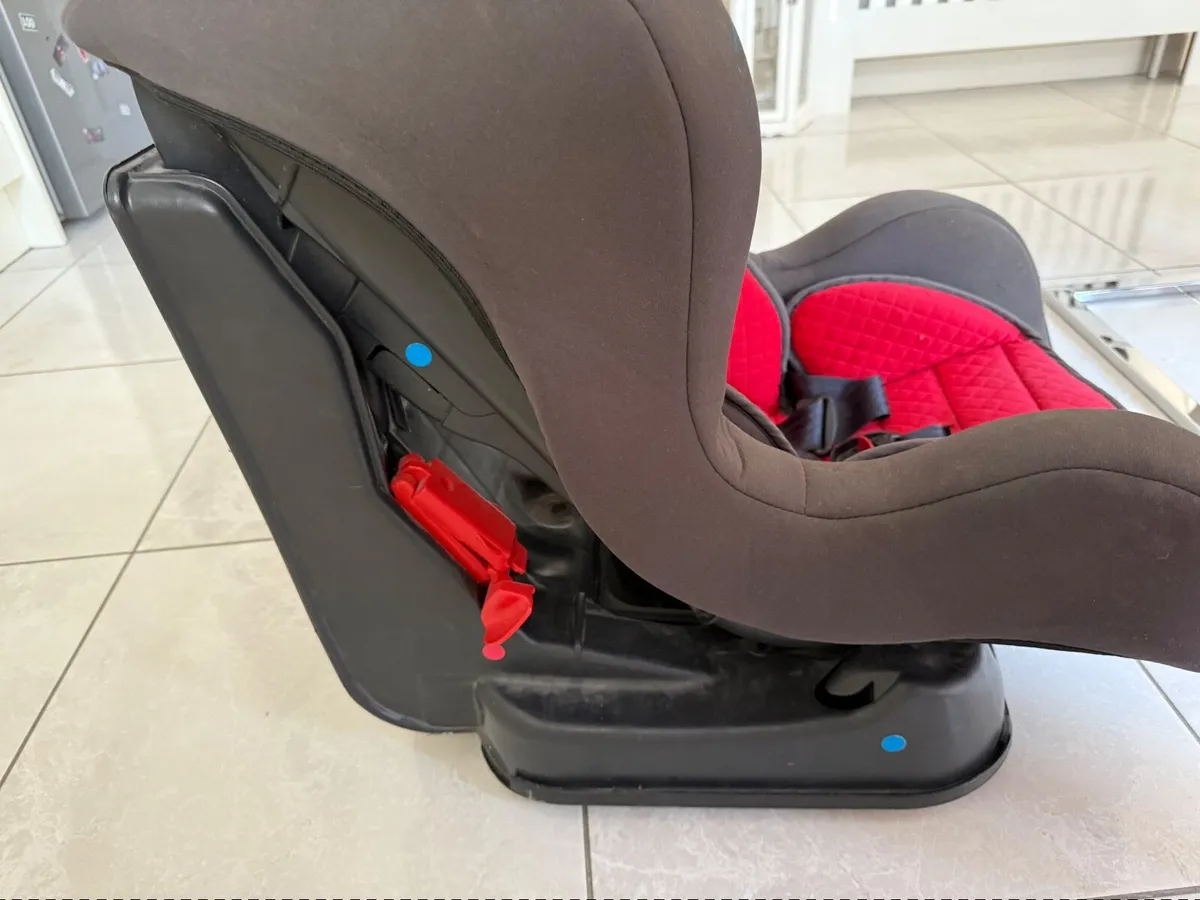 Car seat - Image 1