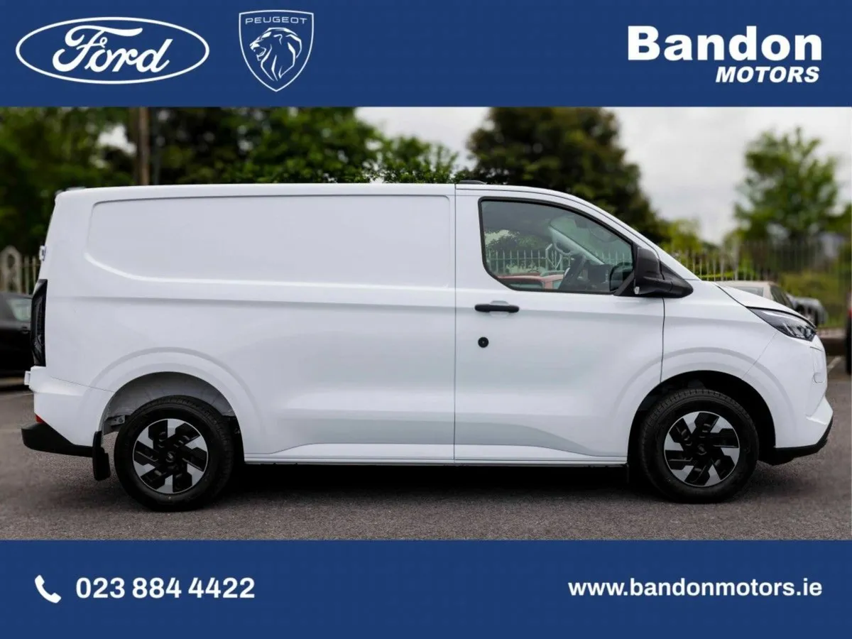 Ford Transit Custom CUSTOM PLUG IN HYBRID 320 SWB - Image 4
