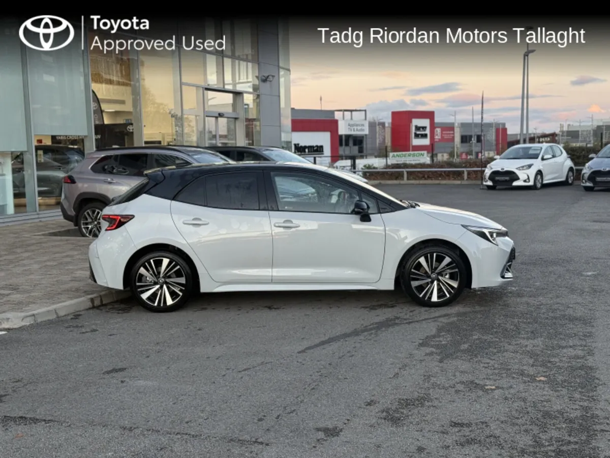 Toyota Corolla HB LUNA SPORT *** DEMO SALE *** BIG - Image 3