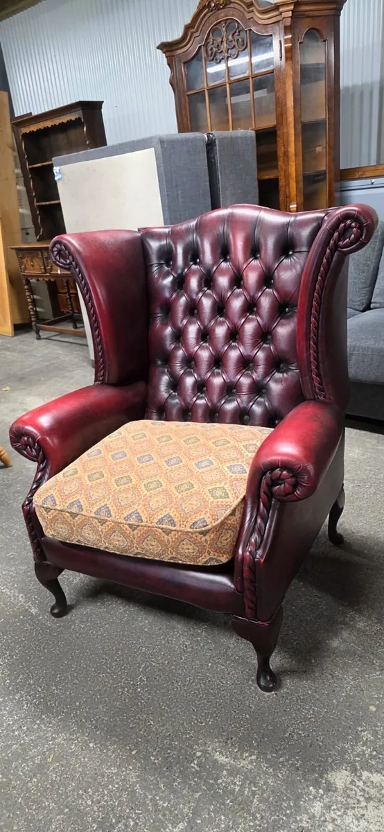 Chesterfield arm chairs - Image 2