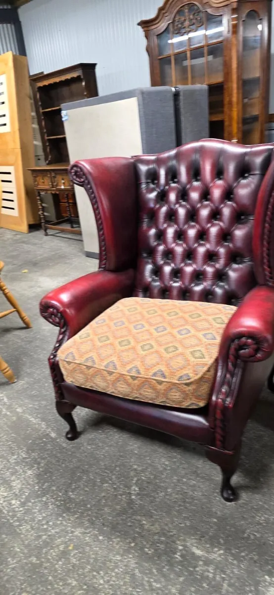 Chesterfield arm chairs - Image 3