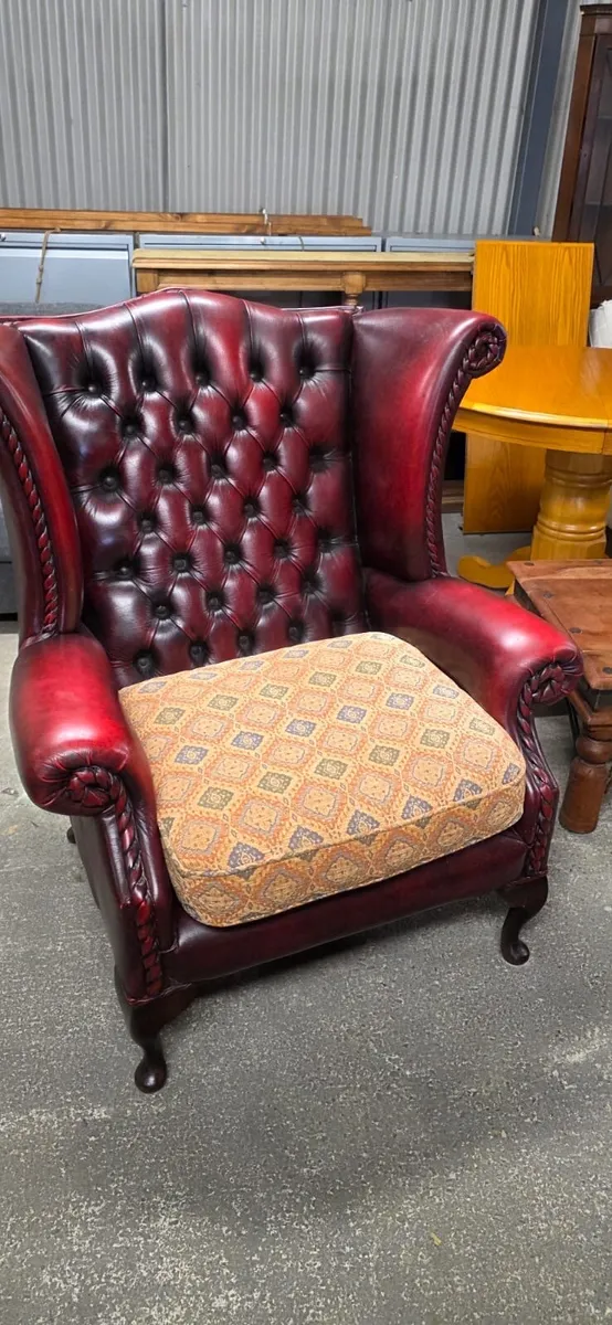 Chesterfield arm chairs - Image 4