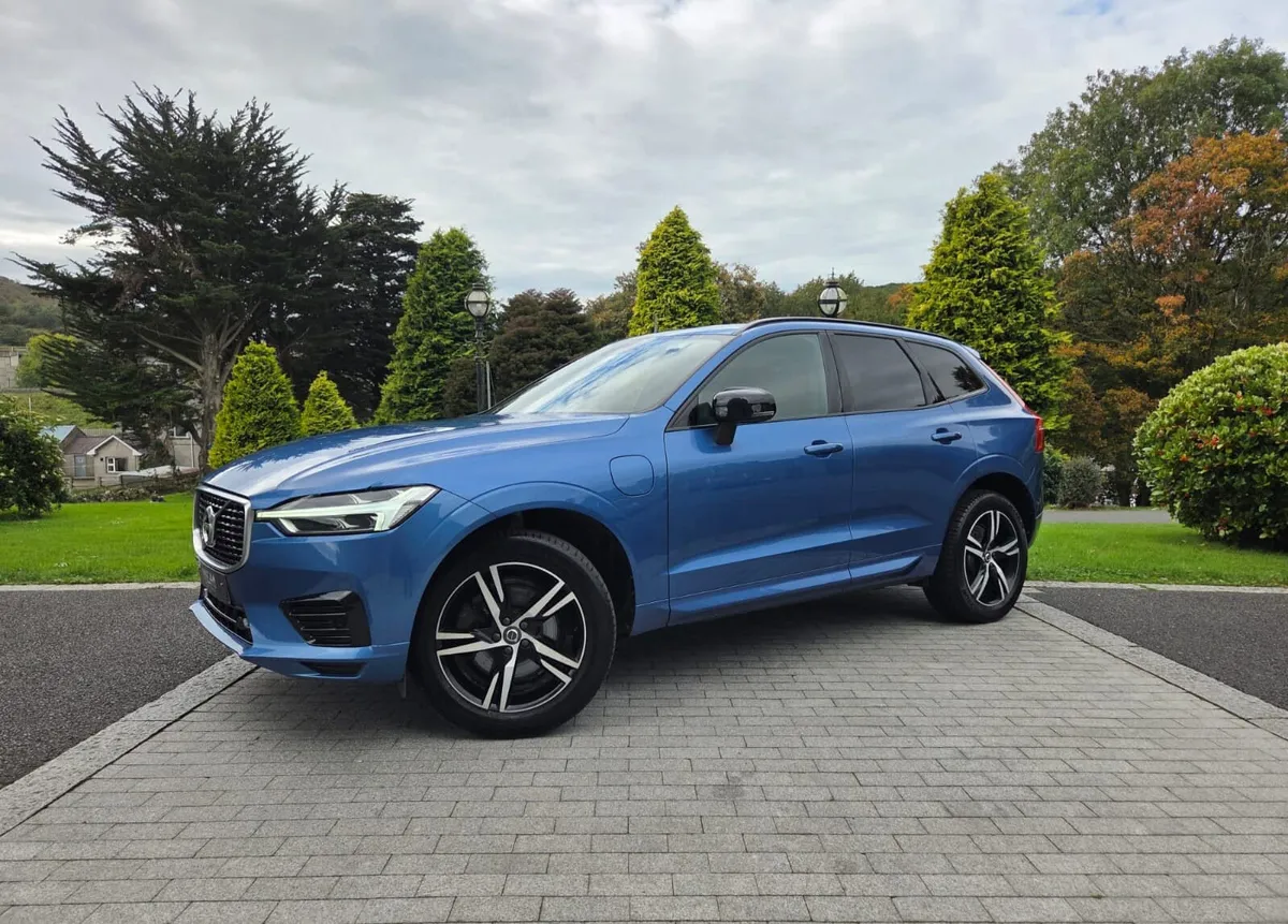 2020 Volvo XC60 R-Design 2.0 T8 PHEV Panoramic roo - Image 1