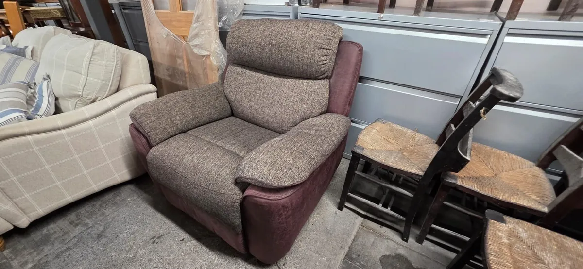 2+1 Reclining sofa and matching chair - Image 3