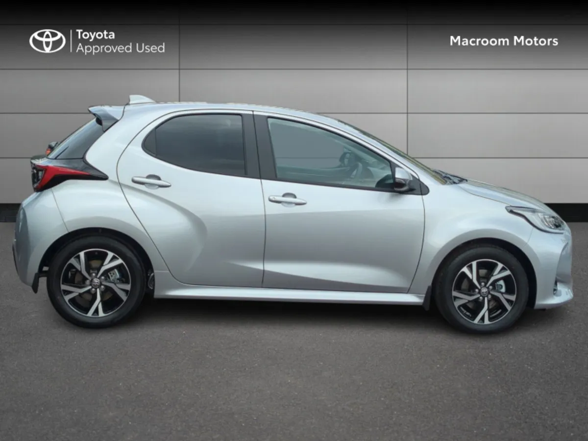 Toyota Yaris BLACK FRIDAY SALE! - Image 3