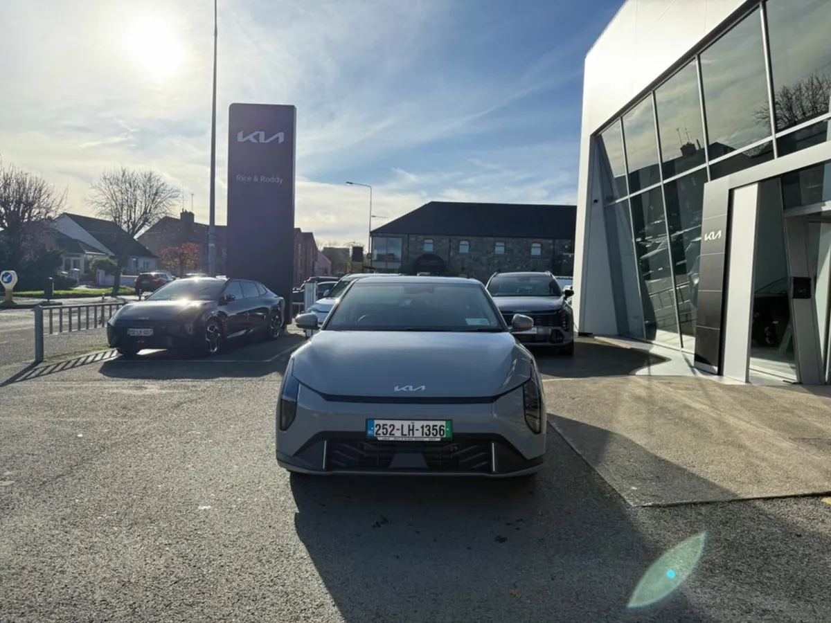 Kia EV4 DEMO EV4 5HB Earth K3 LR 5DR Auto - Image 3